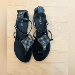 Guess Black Snake Skin Print flat Sandals with Diamond Shaped Top of foot Size 9